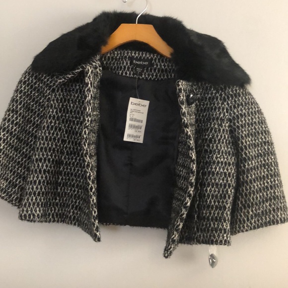 NWT.BEBE Top.Cocktails Jacket w/Rabbit Fur-Removable Collar. Coat Pancho.Size M. - Picture 8 of 14
